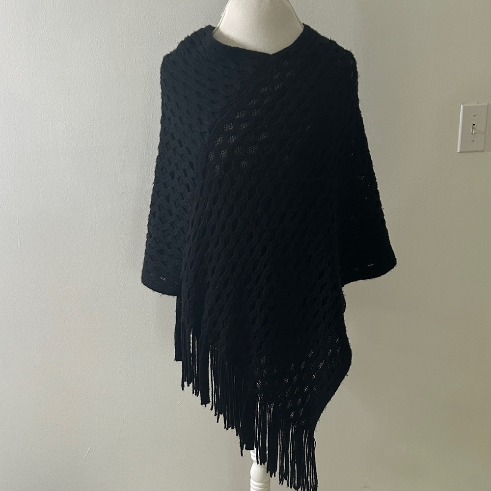 2 CHIC, Elegant Black Knit Sweater Poncho